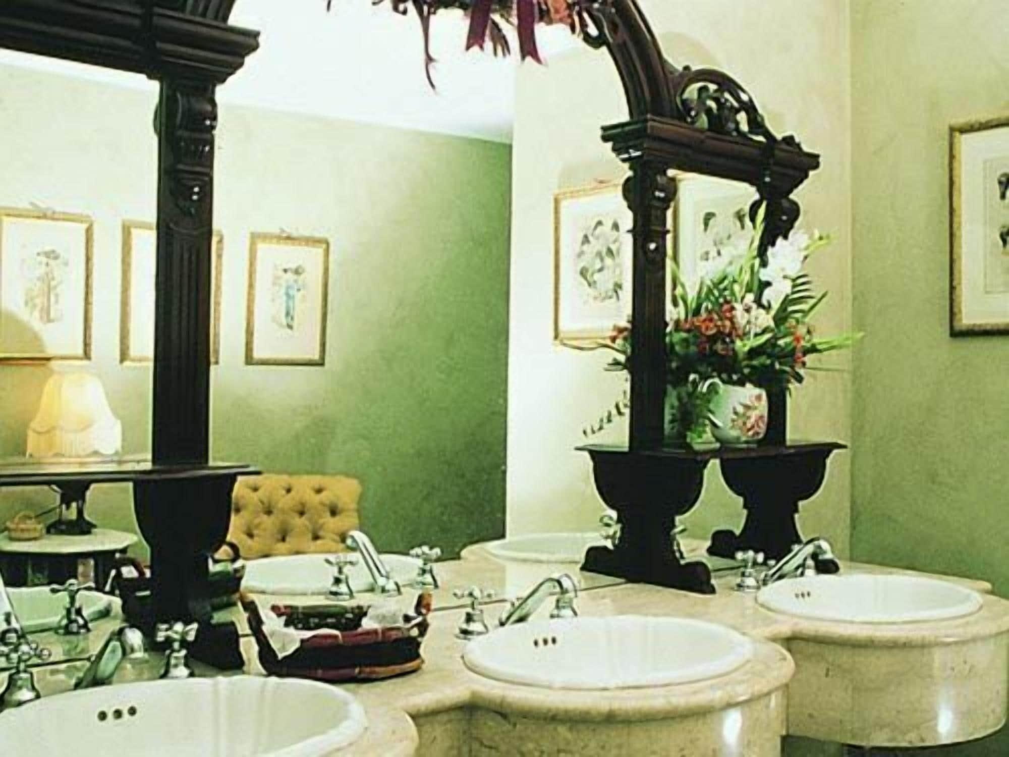 Hotel Villa Paradiso Dell'Etna San Giovanni La Punta Luaran gambar