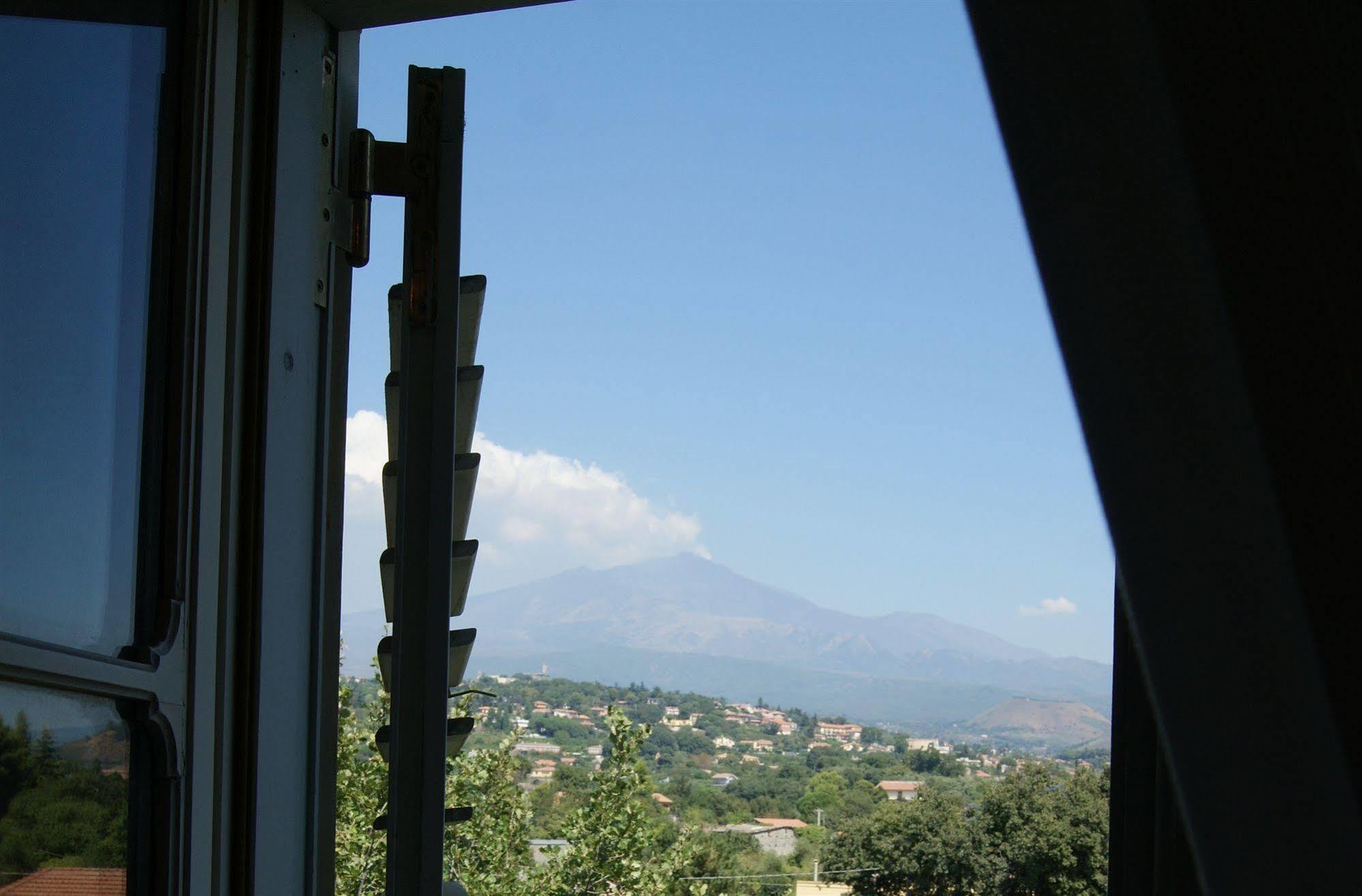 Hotel Villa Paradiso Dell'Etna San Giovanni La Punta Luaran gambar