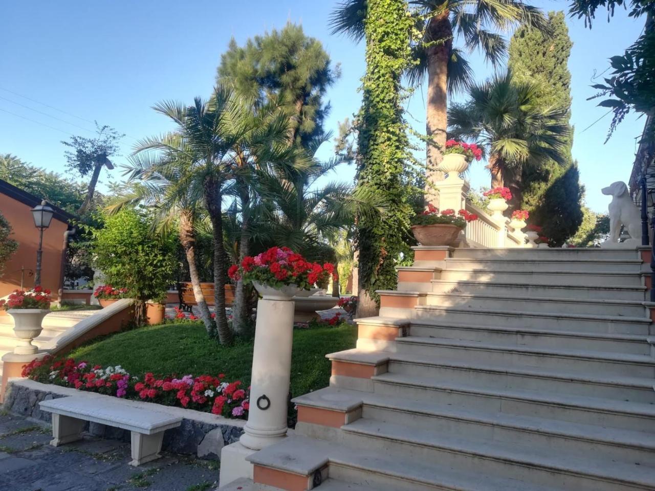 Hotel Villa Paradiso Dell'Etna San Giovanni La Punta Luaran gambar